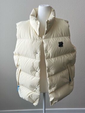UNDEFEATED Luxury Streetwear Down Puffer Large Vest Cream Ivory Mens Large Rare